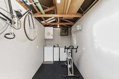 Photo of property in 29 Edinburgh Terrace, Berhampore, Wellington, 6023