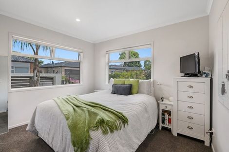 Photo of property in 8 Waitaha Close, Orewa, 0931