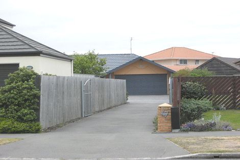 Photo of property in 47 Broadhaven Avenue, Parklands, Christchurch, 8083