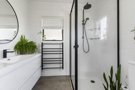 Photo of property in 231 Kaipara Road, Papakura, 2582