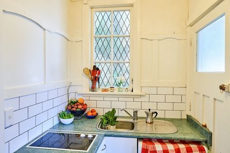 Photo of property in 296 Oriental Parade, Oriental Bay, Wellington, 6011