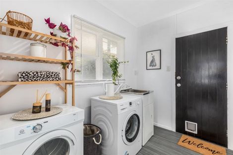 Photo of property in 38 Raroa Terrace, Tawa, Wellington, 5028