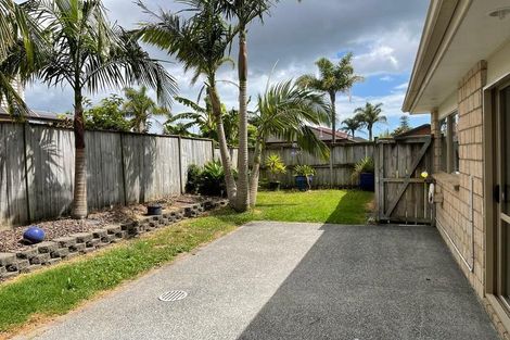 Photo of property in 19 Walter Haddrell Crescent, Flat Bush, Auckland, 2016