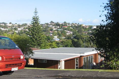 Photo of property in 2/16 Shanaway Rise, Hillcrest, Auckland, 0627