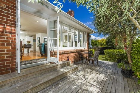 Photo of property in 120a Vauxhall Road, Narrow Neck, Auckland, 0624