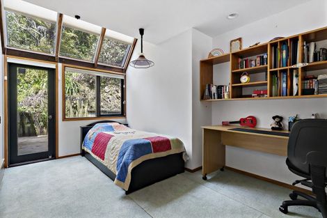 Photo of property in 18 Marama Terrace, Eastbourne, Lower Hutt, 5013