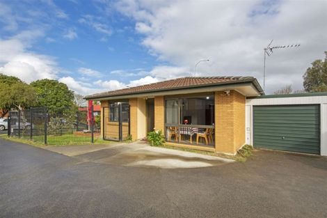 Photo of property in 1/4 Jillteresa Crescent, Half Moon Bay, Auckland, 2012