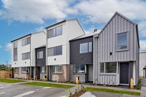 Photo of property in 1 Ara Paiwhenua, Tawa, Wellington, 5028