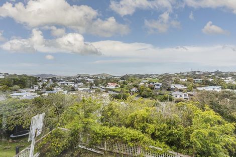 Photo of property in 9 Blandford Way, Newlands, Wellington, 6037