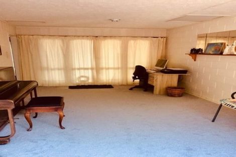 Photo of property in 2/22 Mariposa Crescent, Birkenhead, Auckland, 0626