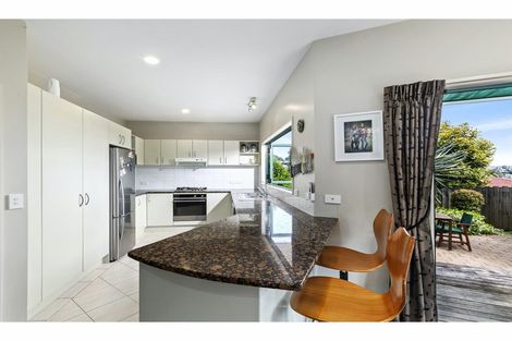 Photo of property in 127a Browns Bay Road, Browns Bay, Auckland, 0630