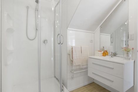 Photo of property in 6 Regal Place, Forrest Hill, Auckland, 0620