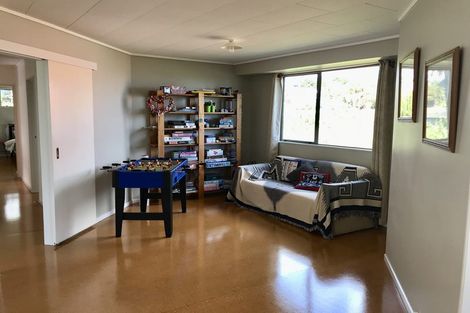 Photo of property in 2 Dudley Crescent, Cable Bay, 0420