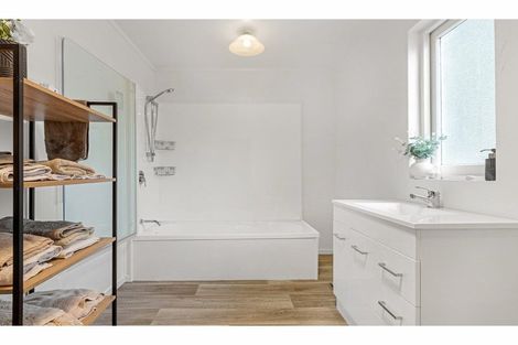 Photo of property in 11 Kimihia Road, Huntly, 3700