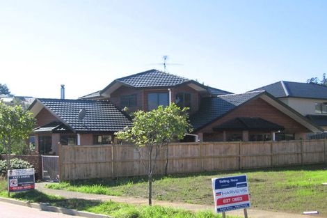 Photo of property in 10 South Kensington Way, Henderson, Auckland, 0612