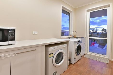 Photo of property in 18 Bankside Road, Silverdale, 0932