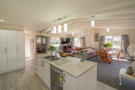 Photo of property in 9 Wells Place, Whitianga, 3510