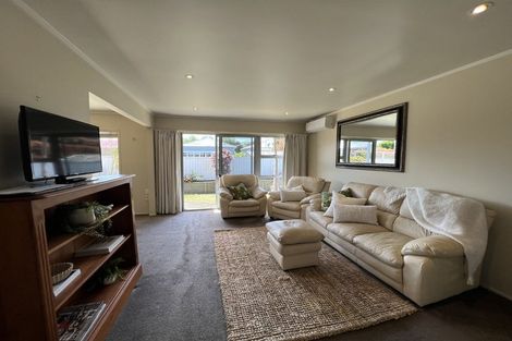 Photo of property in 2/81 Gribblehirst Road, Sandringham, Auckland, 1025