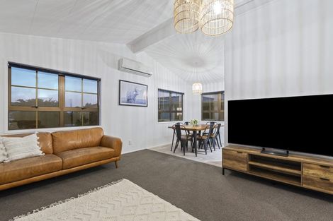 Photo of property in 8 Taurus Place, Kawaha Point, Rotorua, 3010