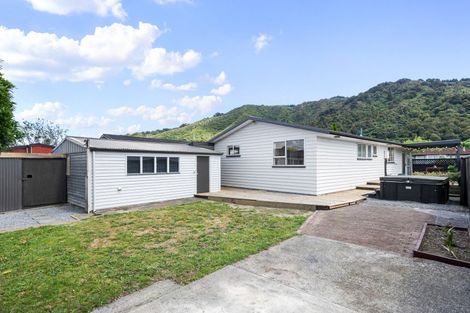 Photo of property in 4 Harvard Grove, Totara Park, Upper Hutt, 5018