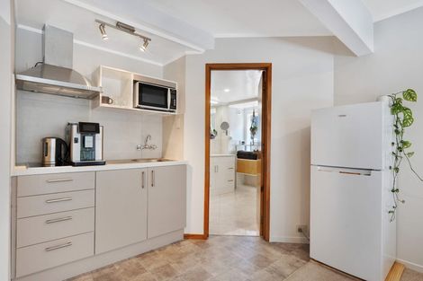 Photo of property in 7b Peter Terrace, Castor Bay, Auckland, 0620