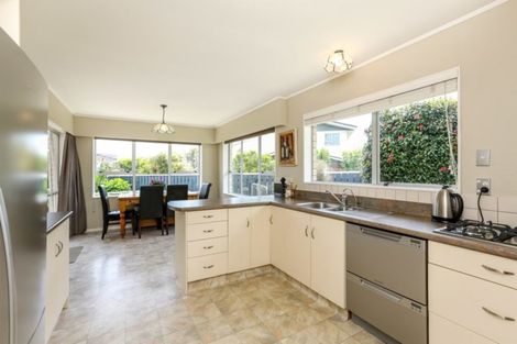 Photo of property in 18b John Guthrie Place, Merrilands, New Plymouth, 4312