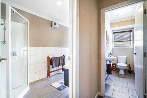 Photo of property in 2 Gibbston Close, Huntington, Hamilton, 3210