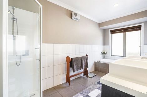 Photo of property in 2 Gibbston Close, Huntington, Hamilton, 3210