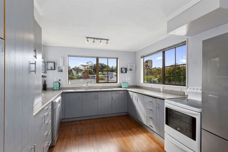 Photo of property in 32 Collins Avenue, Tawa, Wellington, 5028