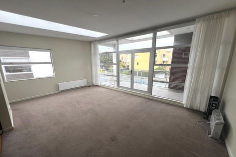 Photo of property in 1/306 Evans Bay Parade, Hataitai, Wellington, 6021