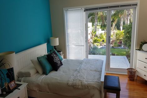 Photo of property in 2 Staines Avenue, Mangere East, Auckland, 2024