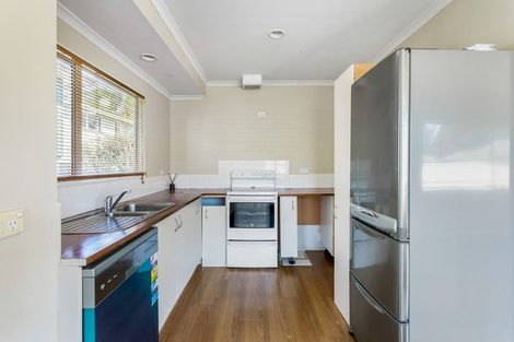 Photo of property in 2/16 Ocean View Road, Hatfields Beach, Orewa, 0931