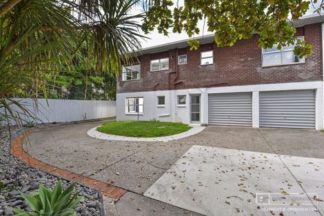 Photo of property in 2/240 Forrest Hill Road, Forrest Hill, Auckland, 0620