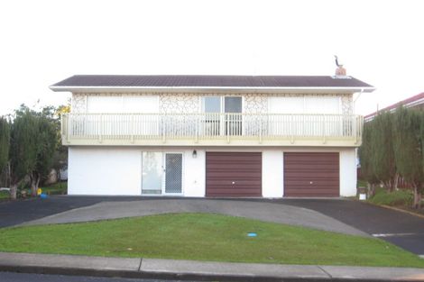 Photo of property in 27 Lynmore Drive, Hillpark, Auckland, 2102