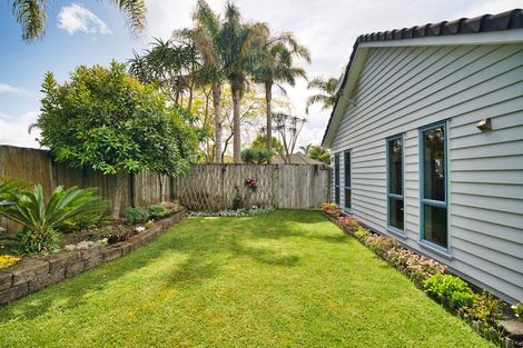 Photo of property in 76 Lothian Brae, Wattle Downs, Auckland, 2103