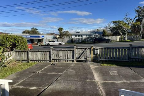 Photo of property in 959a Beach Road, Torbay, Auckland, 0630
