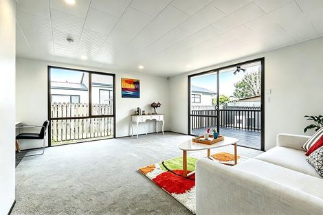 Photo of property in 2/26 Nearco Street, Randwick Park, Auckland, 2105
