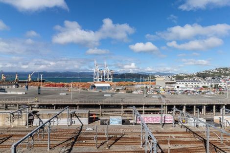 Photo of property in Stadium Garden Flats, 412/107 Thorndon Quay, Pipitea, Wellington, 6011