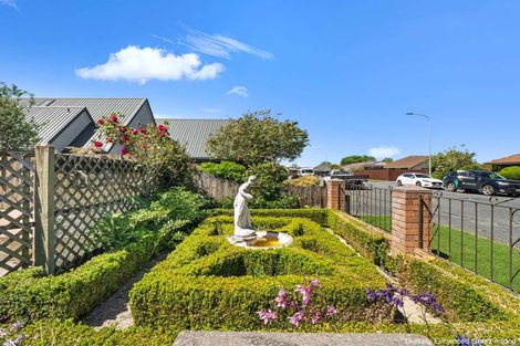 Photo of property in 10 Regency Crescent, Redwood, Christchurch, 8051