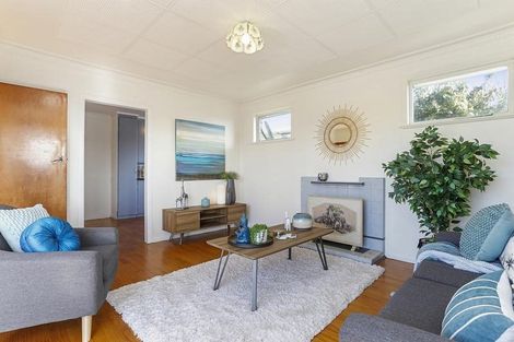 Photo of property in 50 Beaubank Road, Kelston, Auckland, 0602