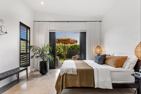 Photo of property in 72 Point Wells Road, Point Wells, 0986