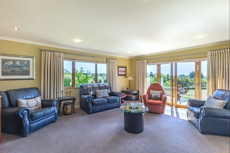 Photo of property in 40 Manakau Heights Drive, Manakau, Otaki, 5583