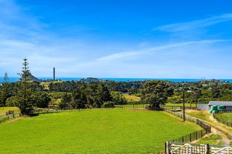 Photo of property in 568 South Road, Omata, New Plymouth, 4374