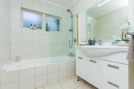 Photo of property in 60 Channel View Road, Campbells Bay, Auckland, 0630