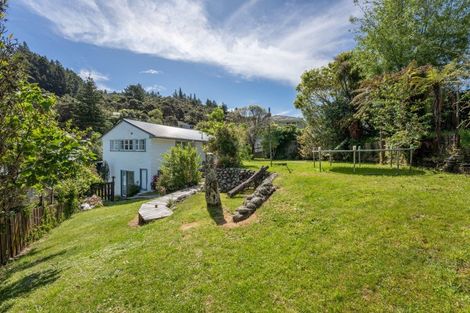 Photo of property in 52 Bird Grove, Stokes Valley, Lower Hutt, 5019