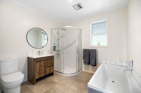 Photo of property in 104 Beach Road, Onerahi, Whangarei, 0110