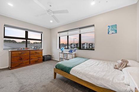 Photo of property in 2 Lumbarda Drive, Kumeu, 0810