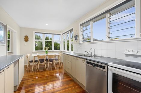 Photo of property in 536 West Coast Road, Oratia, Auckland, 0604