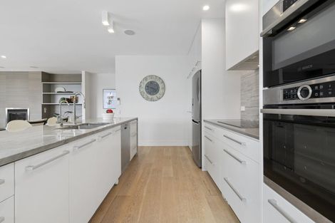 Photo of property in 8/258 Hurstmere Road, Takapuna, Auckland, 0622