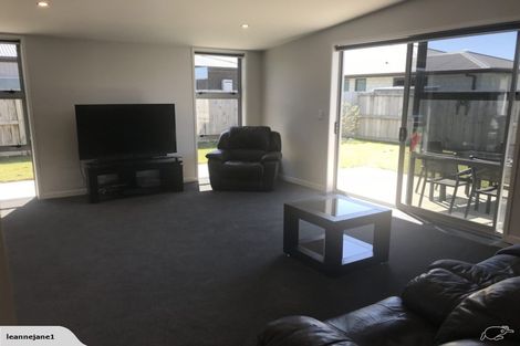 Photo of property in 33 Butterworth Crescent, Papamoa Beach, Papamoa, 3118